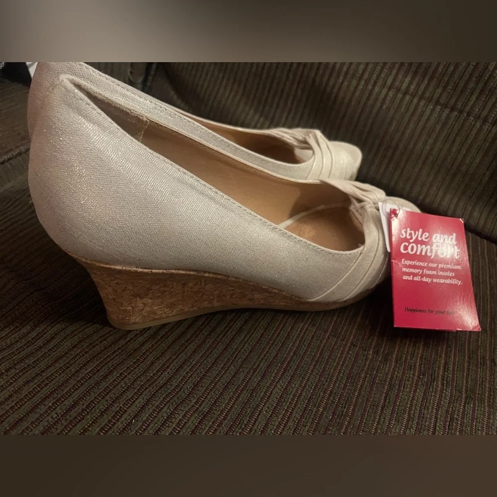 NWT Dexflex Women’s Peep Toe Wedge Shoes Size 10 Metallic Beige 3” Cork Heels